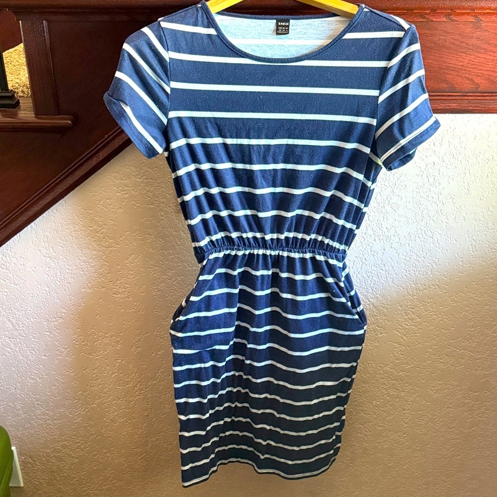 SHEIN Womens XS Navy Blue Striped Short Sleeve Knee Length Dress with Pockets